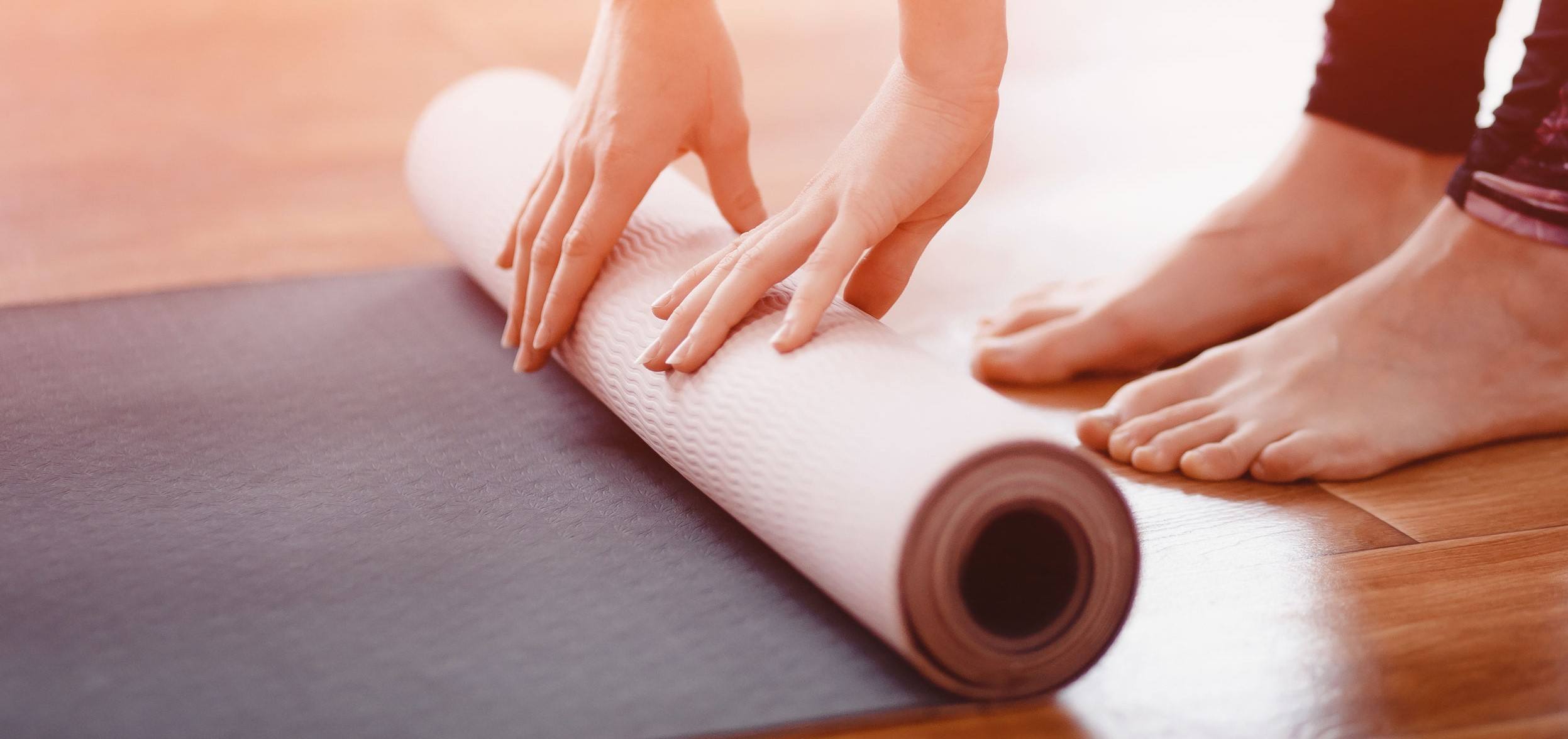 A yoga mat for beginner bodyweight training